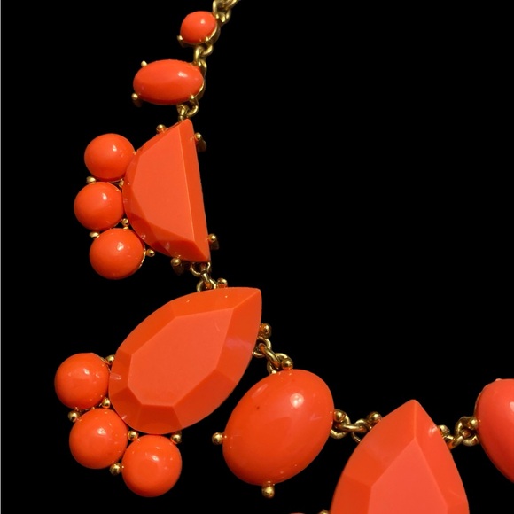Kate Spade Day Tripper collar necklace coral colored resin with gold tone chain - Picture 4 of 4